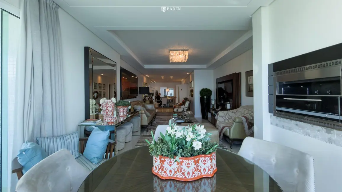 Apartamento com 3 quartos à venda, 186m2 em Balneario Camboriu - SC - imagem 6 Foto 6 de Apartamento com 3 quartos à venda, 186m2 em Balneario Camboriu - SC