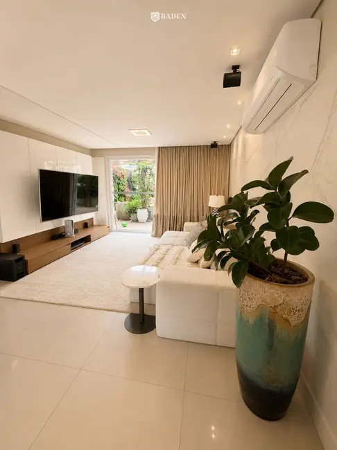 Apartamento com 3 quartos à venda, 297m2 em Centro, Balneario Camboriu - SC - imagem 2 Foto 2 de Apartamento com 3 quartos à venda, 297m2 em Centro, Balneario Camboriu - SC