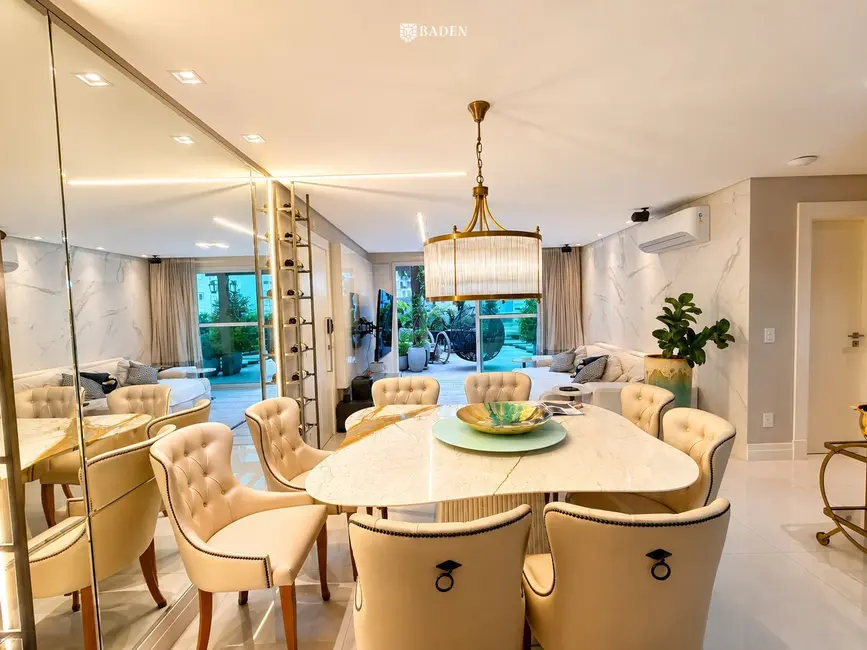 Apartamento com 3 quartos à venda, 297m2 em Centro, Balneario Camboriu - SC - imagem 3 Foto 3 de Apartamento com 3 quartos à venda, 297m2 em Centro, Balneario Camboriu - SC