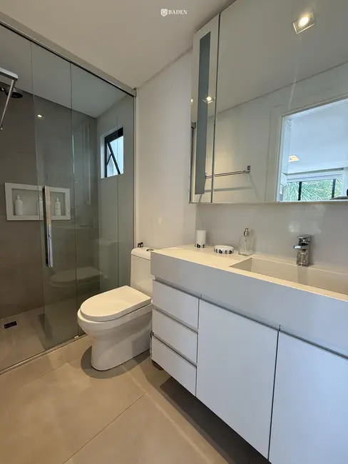 Apartamento com 2 quartos para alugar, 75m2 em Praia dos Amores, Balneario Camboriu - SC - imagem 9 Foto 9 de Apartamento com 2 quartos para alugar, 75m2 em Praia dos Amores, Balneario Camboriu - SC