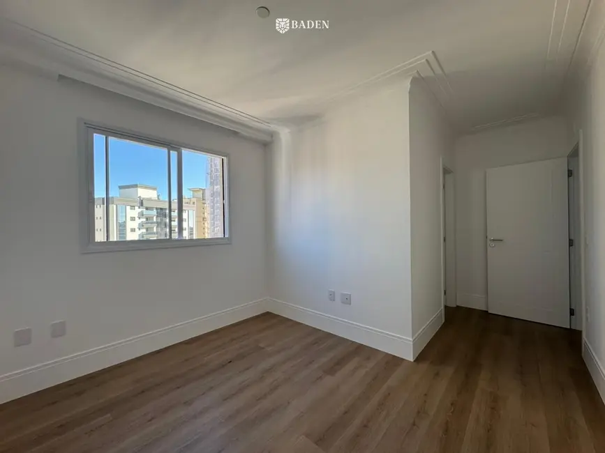 Foto 9 de Apartamento com 3 quartos à venda, 143m2 em Itapema - SC
