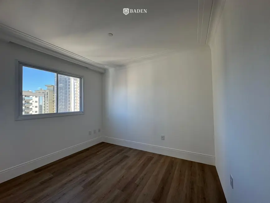 Foto 5 de Apartamento com 3 quartos à venda, 143m2 em Itapema - SC