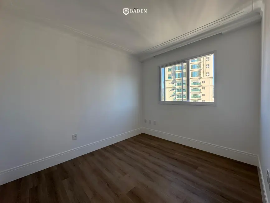 Foto 6 de Apartamento com 3 quartos à venda, 143m2 em Itapema - SC