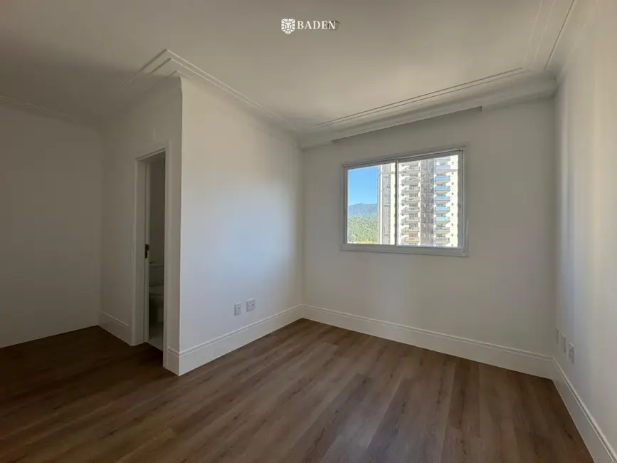 Foto 8 de Apartamento com 3 quartos à venda, 143m2 em Itapema - SC