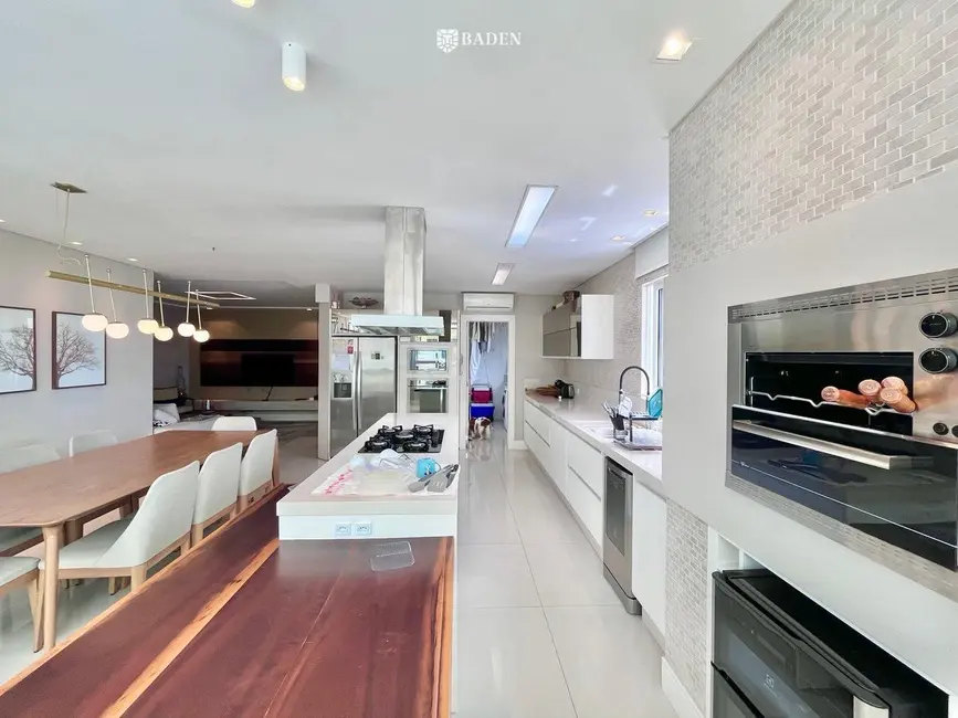 Apartamento com 4 quartos à venda, 151m2 em Centro, Balneario Camboriu - SC - imagem 6 Foto 6 de Apartamento com 4 quartos à venda, 151m2 em Centro, Balneario Camboriu - SC