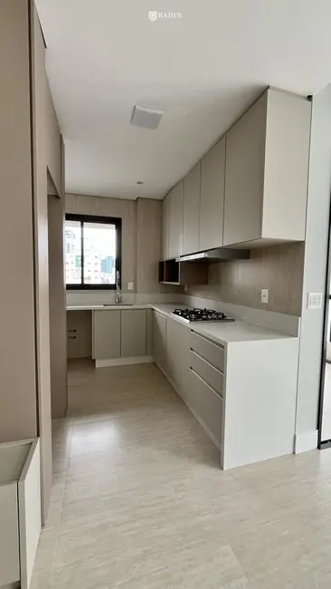 Apartamento com 3 quartos à venda, 120m2 em Centro, Balneario Camboriu - SC - imagem 5 Foto 5 de Apartamento com 3 quartos à venda, 120m2 em Centro, Balneario Camboriu - SC