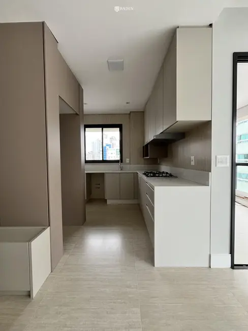 Apartamento com 3 quartos à venda, 120m2 em Centro, Balneario Camboriu - SC - imagem 4 Foto 4 de Apartamento com 3 quartos à venda, 120m2 em Centro, Balneario Camboriu - SC