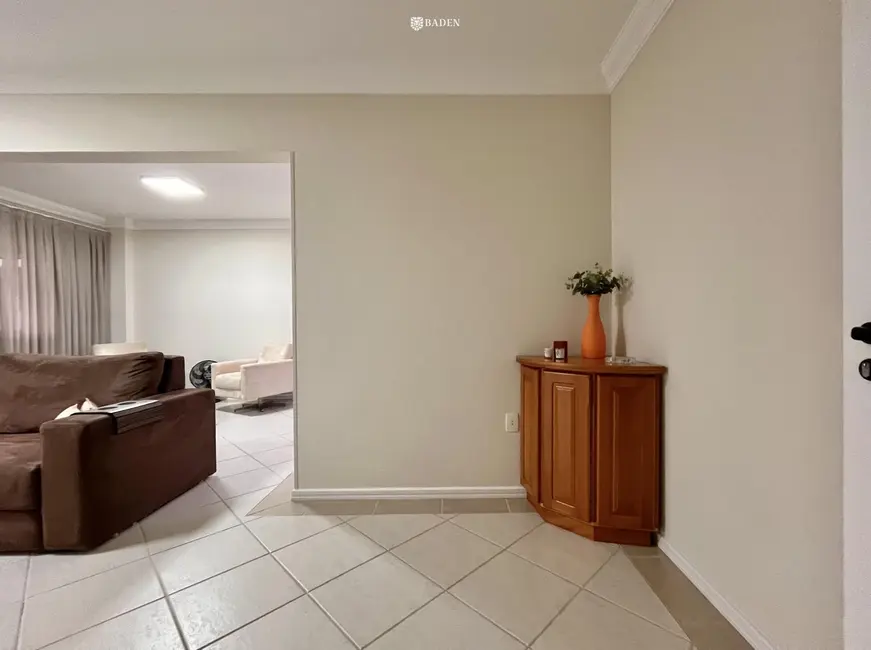 Apartamento com 3 quartos à venda, 207m2 em Centro, Balneario Camboriu - SC - imagem 3 Foto 3 de Apartamento com 3 quartos à venda, 207m2 em Centro, Balneario Camboriu - SC