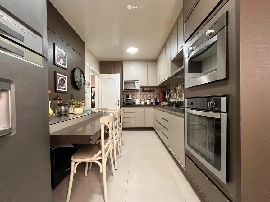 Apartamento com 3 quartos à venda, 145m2 em Centro, Balneario Camboriu - SC - imagem 8 Foto 8 de Apartamento com 3 quartos à venda, 145m2 em Centro, Balneario Camboriu - SC