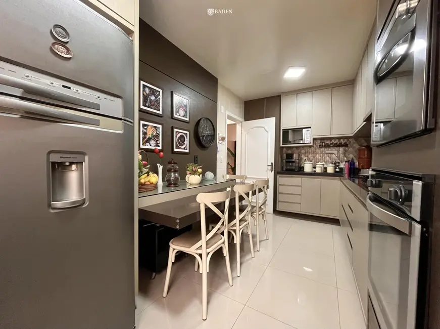 Apartamento com 3 quartos à venda, 145m2 em Centro, Balneario Camboriu - SC - imagem 9 Foto 9 de Apartamento com 3 quartos à venda, 145m2 em Centro, Balneario Camboriu - SC