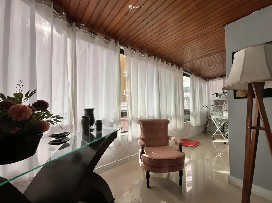 Apartamento com 3 quartos à venda, 145m2 em Centro, Balneario Camboriu - SC - imagem 5 Foto 5 de Apartamento com 3 quartos à venda, 145m2 em Centro, Balneario Camboriu - SC