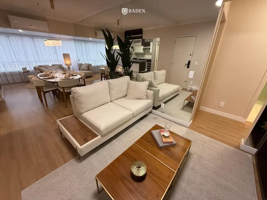 Apartamento com 3 quartos à venda, 244m2 em Centro, Balneario Camboriu - SC - imagem 2 Foto 2 de Apartamento com 3 quartos à venda, 244m2 em Centro, Balneario Camboriu - SC