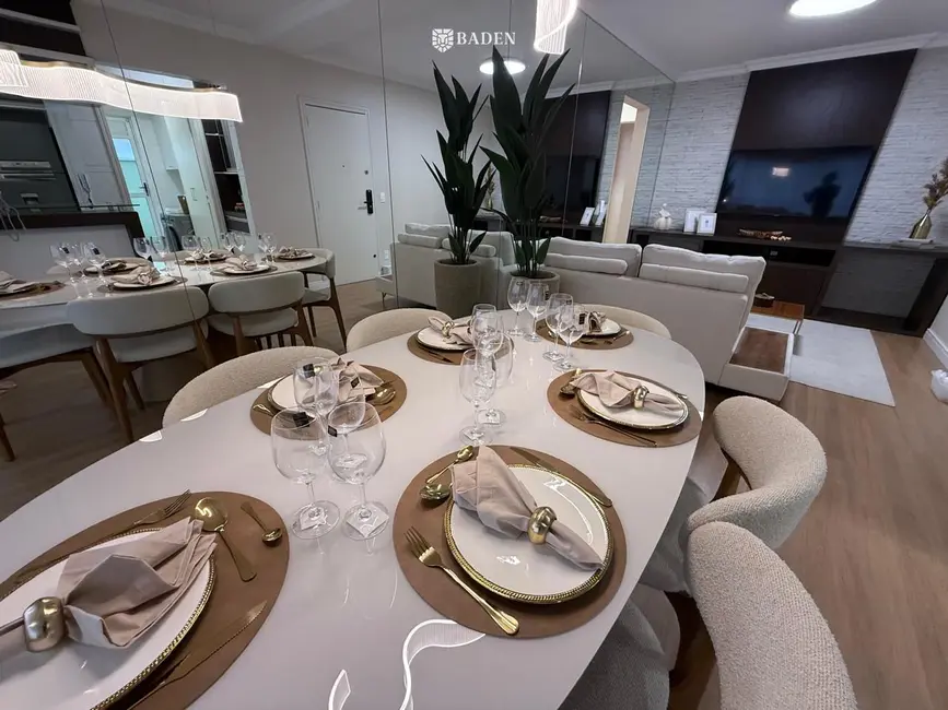 Apartamento com 3 quartos à venda, 244m2 em Centro, Balneario Camboriu - SC - imagem 8 Foto 8 de Apartamento com 3 quartos à venda, 244m2 em Centro, Balneario Camboriu - SC