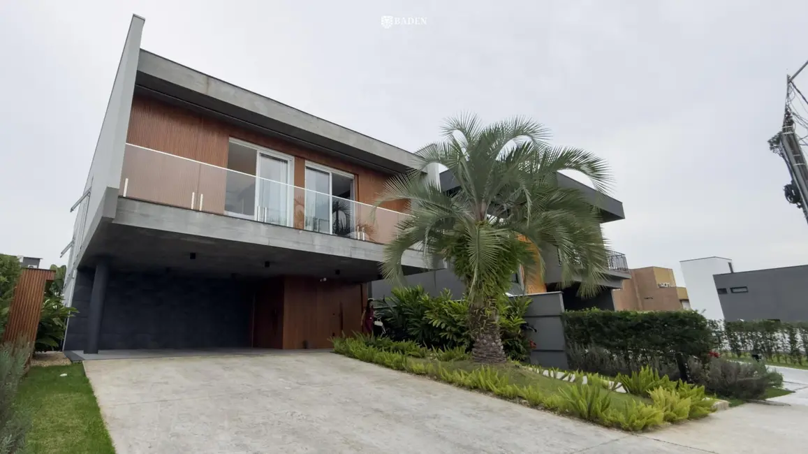 Foto 4 de Casa com 3 quartos à venda, 366m2 em Balneario Camboriu - SC
