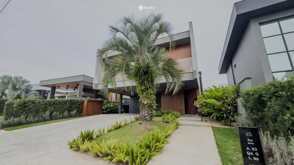 Foto 2 de Casa com 3 quartos à venda, 366m2 em Balneario Camboriu - SC