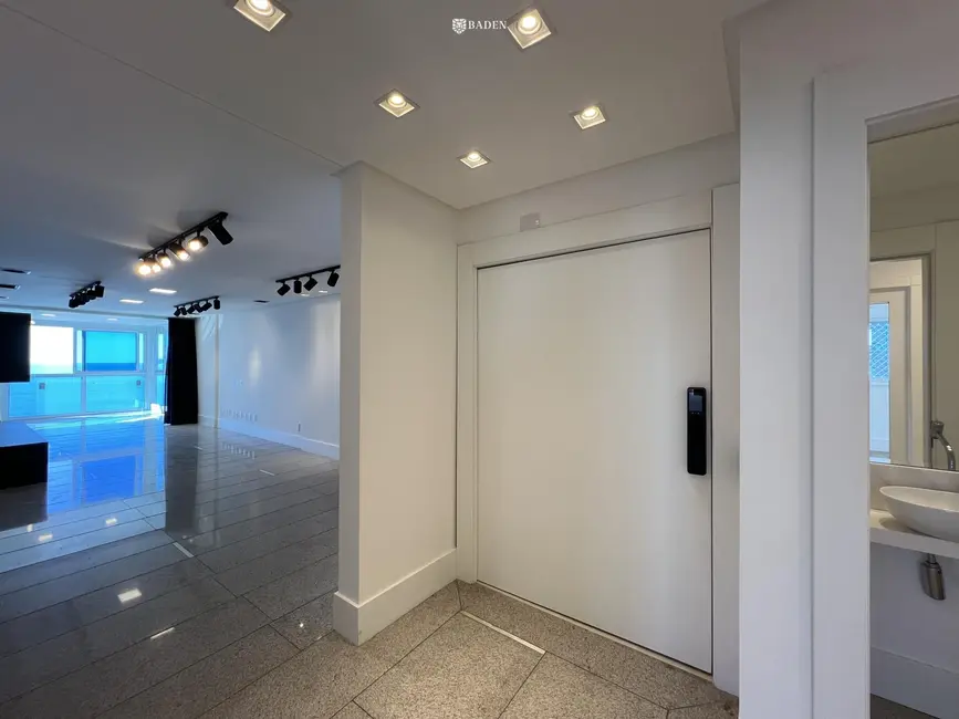 Apartamento com 4 quartos para alugar, 316m2 em Balneario Camboriu - SC - imagem 2 Foto 2 de Apartamento com 4 quartos para alugar, 316m2 em Balneario Camboriu - SC