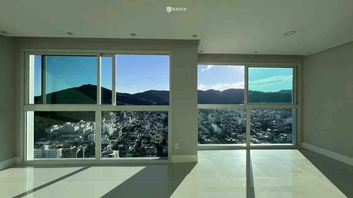 Foto 3 de Apartamento com 4 quartos para alugar, 130m2 em Centro, Balneario Camboriu - SC