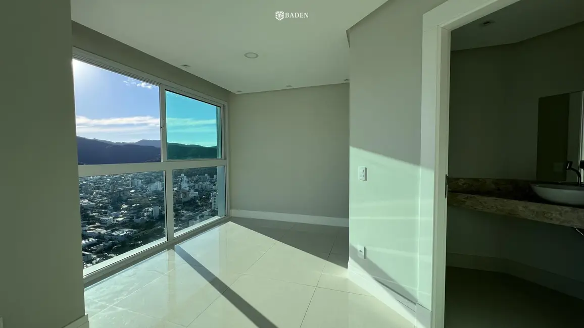Foto 6 de Apartamento com 4 quartos para alugar, 130m2 em Centro, Balneario Camboriu - SC