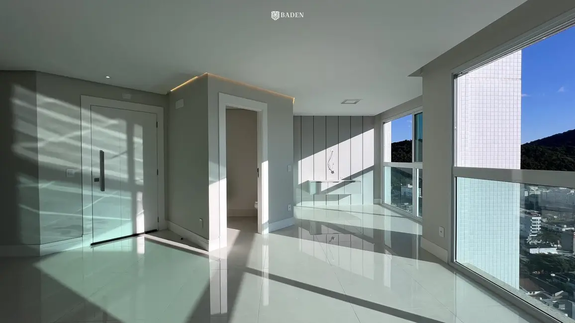 Foto 4 de Apartamento com 4 quartos para alugar, 130m2 em Centro, Balneario Camboriu - SC