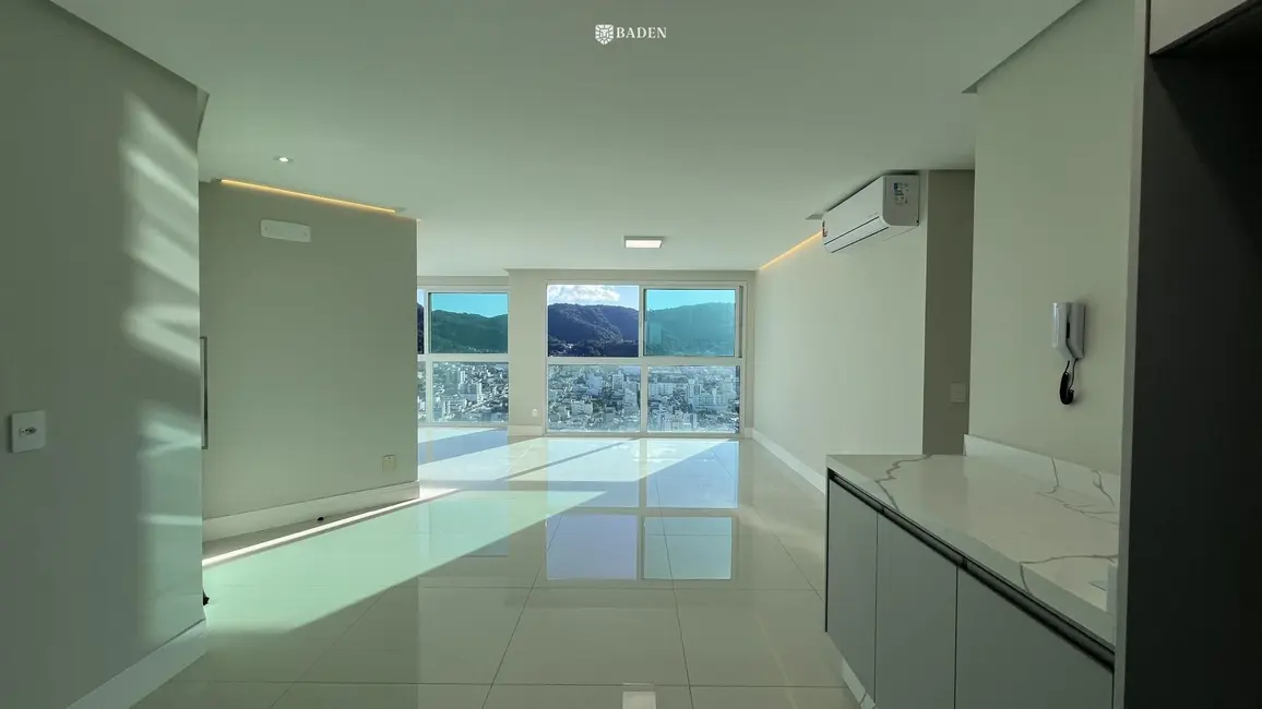 Foto 3 de Apartamento com 4 quartos para alugar, 130m2 em Centro, Balneario Camboriu - SC