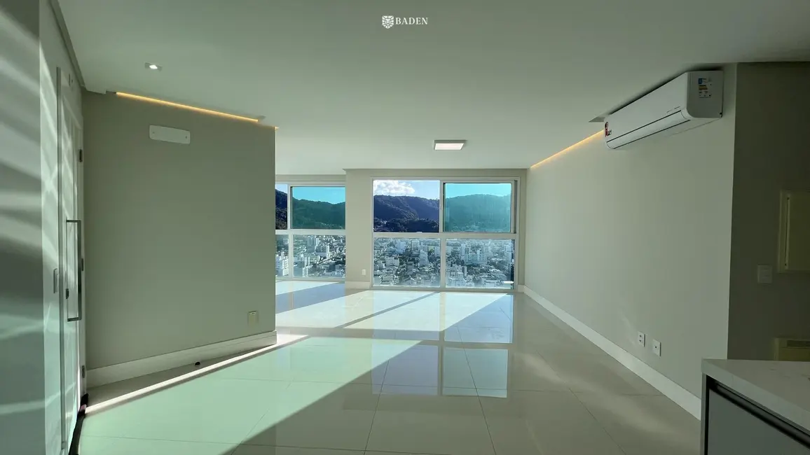 Foto 2 de Apartamento com 4 quartos para alugar, 130m2 em Centro, Balneario Camboriu - SC