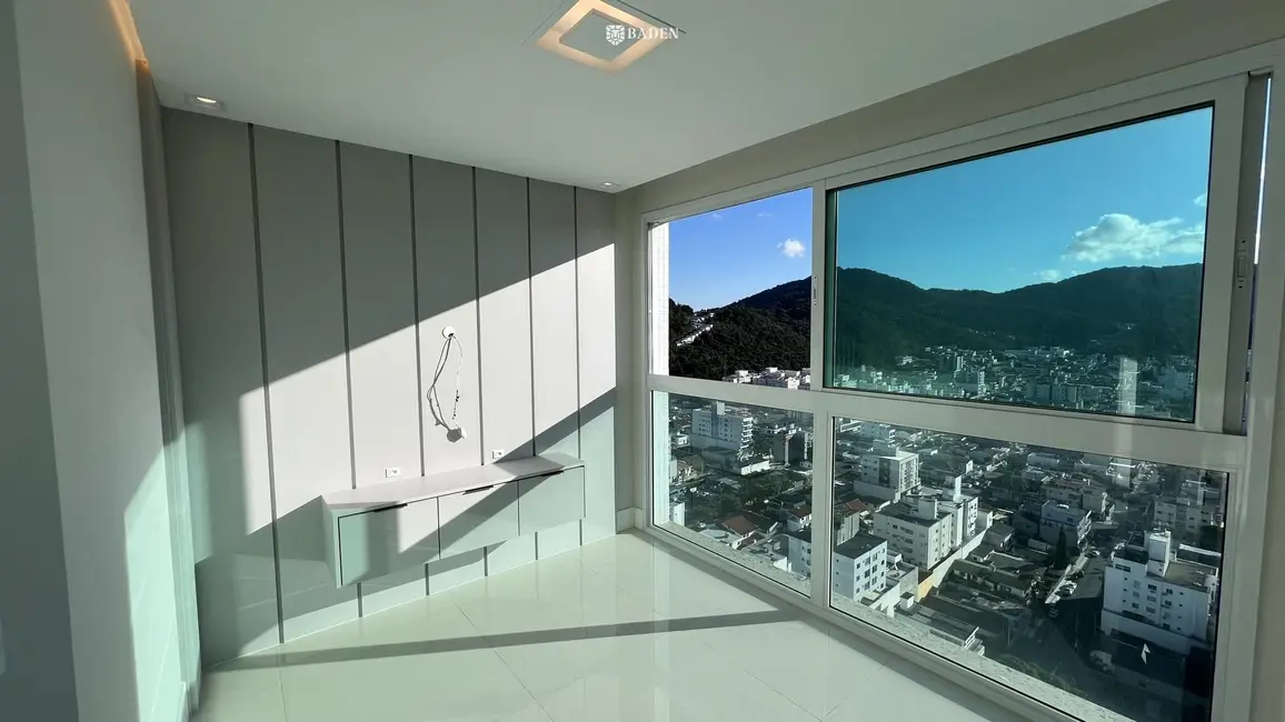 Foto 7 de Apartamento com 4 quartos para alugar, 130m2 em Centro, Balneario Camboriu - SC