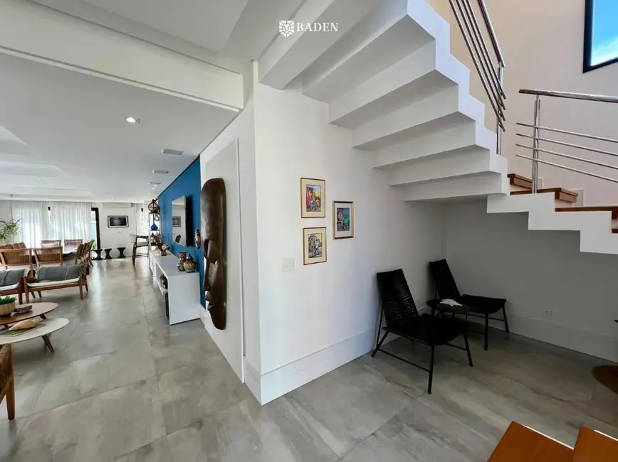 Casa de Condomínio com 4 quartos à venda, 258m2 em Barra, Balneario Camboriu - SC - imagem 5 Foto 5 de Casa de Condomínio com 4 quartos à venda, 258m2 em Barra, Balneario Camboriu - SC