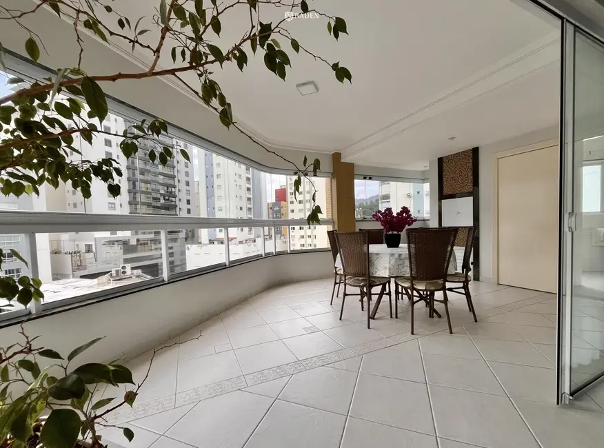 Foto 1 de Apartamento com 3 quartos para alugar, 124m2 em Pioneiros, Balneario Camboriu - SC