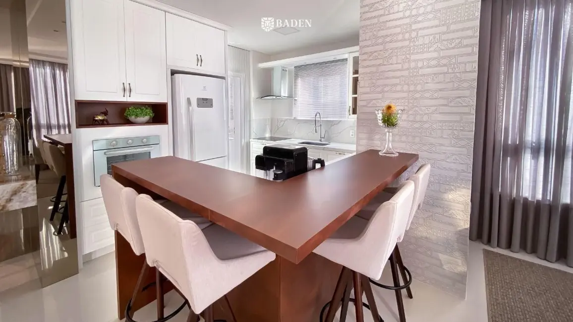 Apartamento com 3 quartos à venda, 118m2 em Centro, Balneario Camboriu - SC - imagem 4 Foto 4 de Apartamento com 3 quartos à venda, 118m2 em Centro, Balneario Camboriu - SC