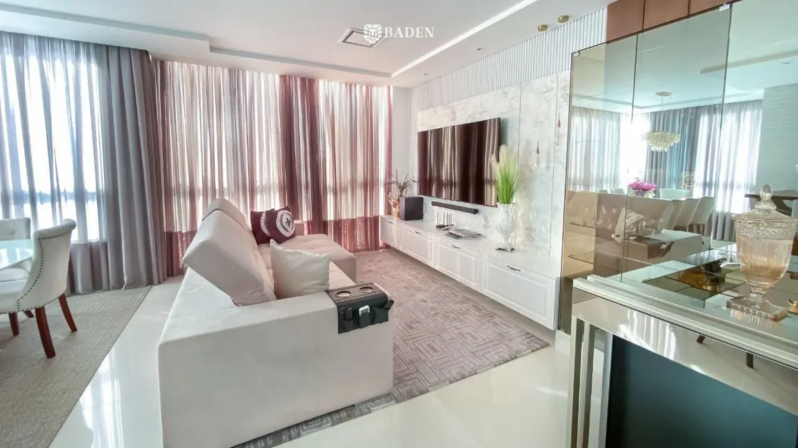 Apartamento com 3 quartos à venda, 118m2 em Centro, Balneario Camboriu - SC - imagem 2 Foto 2 de Apartamento com 3 quartos à venda, 118m2 em Centro, Balneario Camboriu - SC