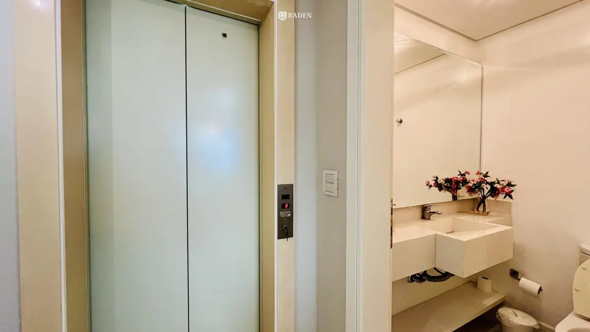 Apartamento com 3 quartos para alugar, 152m2 em Balneario Camboriu - SC - imagem 3 Foto 3 de Apartamento com 3 quartos para alugar, 152m2 em Balneario Camboriu - SC