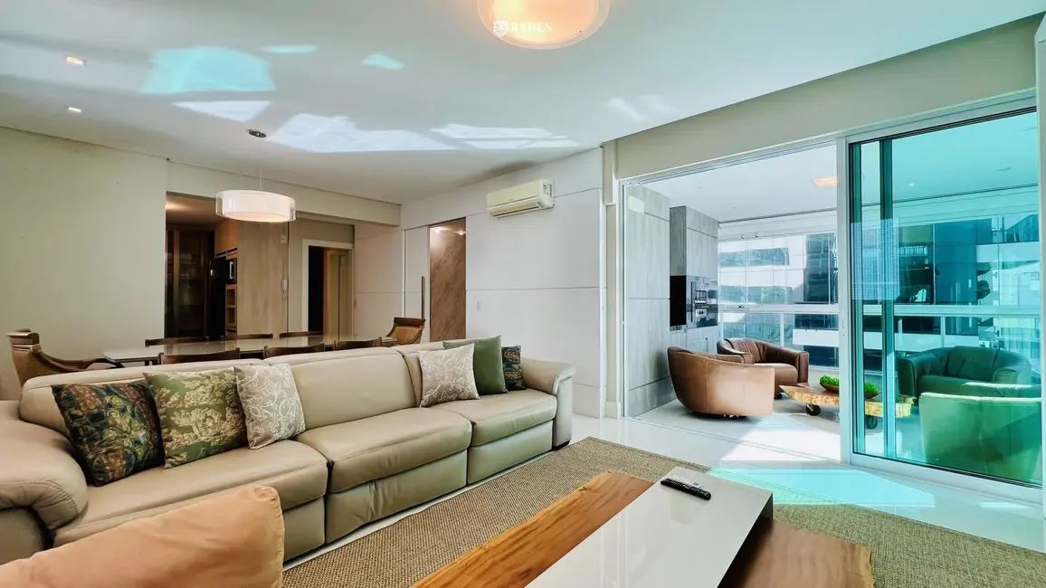 Apartamento com 3 quartos para alugar, 152m2 em Balneario Camboriu - SC - imagem 8 Foto 8 de Apartamento com 3 quartos para alugar, 152m2 em Balneario Camboriu - SC