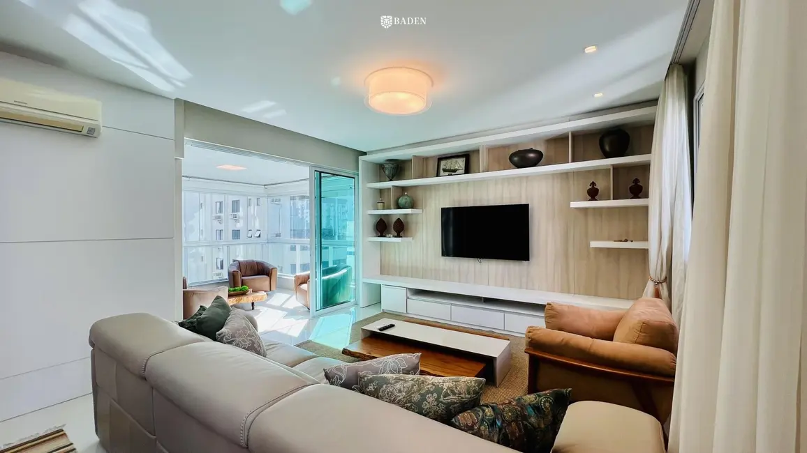 Apartamento com 3 quartos para alugar, 152m2 em Balneario Camboriu - SC - imagem 6 Foto 6 de Apartamento com 3 quartos para alugar, 152m2 em Balneario Camboriu - SC