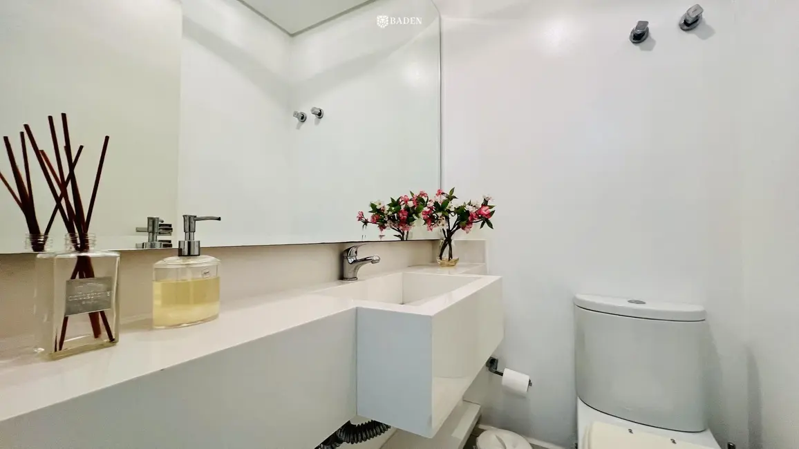 Apartamento com 3 quartos para alugar, 152m2 em Balneario Camboriu - SC - imagem 4 Foto 4 de Apartamento com 3 quartos para alugar, 152m2 em Balneario Camboriu - SC