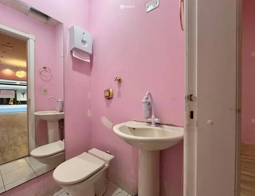 Foto 8 de Sala Comercial com 1 quarto para alugar, 41m2 em Centro, Balneario Camboriu - SC