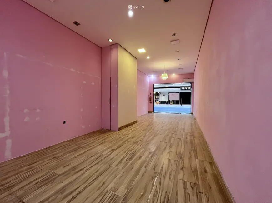 Foto 4 de Sala Comercial com 1 quarto para alugar, 41m2 em Centro, Balneario Camboriu - SC