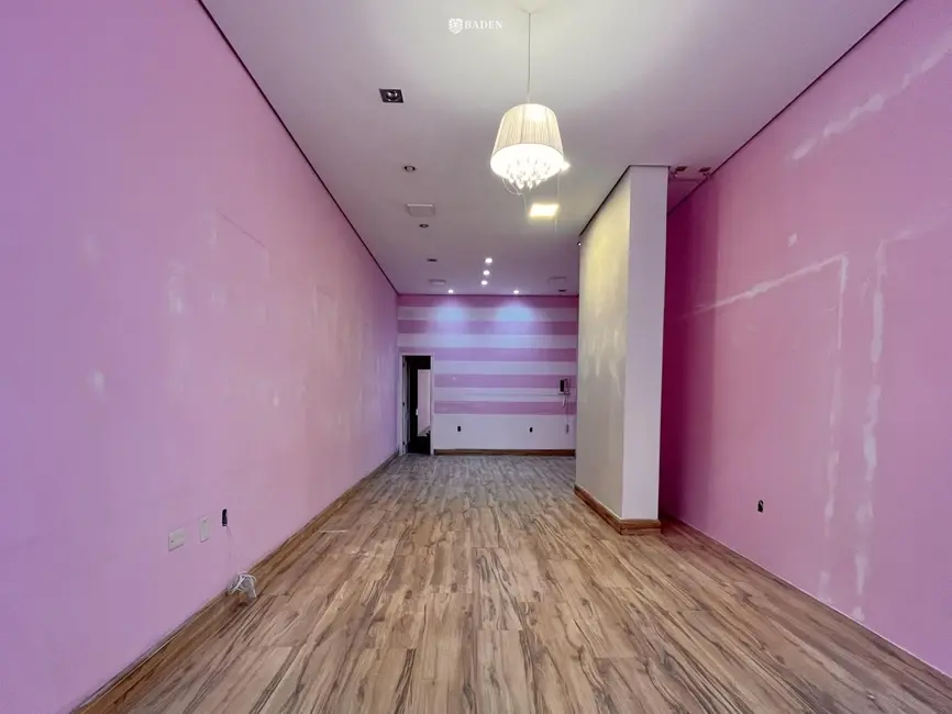 Foto 1 de Sala Comercial com 1 quarto para alugar, 41m2 em Centro, Balneario Camboriu - SC