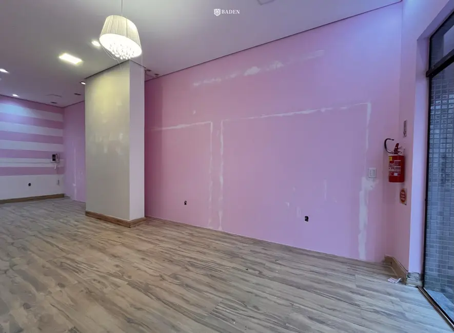 Foto 2 de Sala Comercial com 1 quarto para alugar, 41m2 em Centro, Balneario Camboriu - SC
