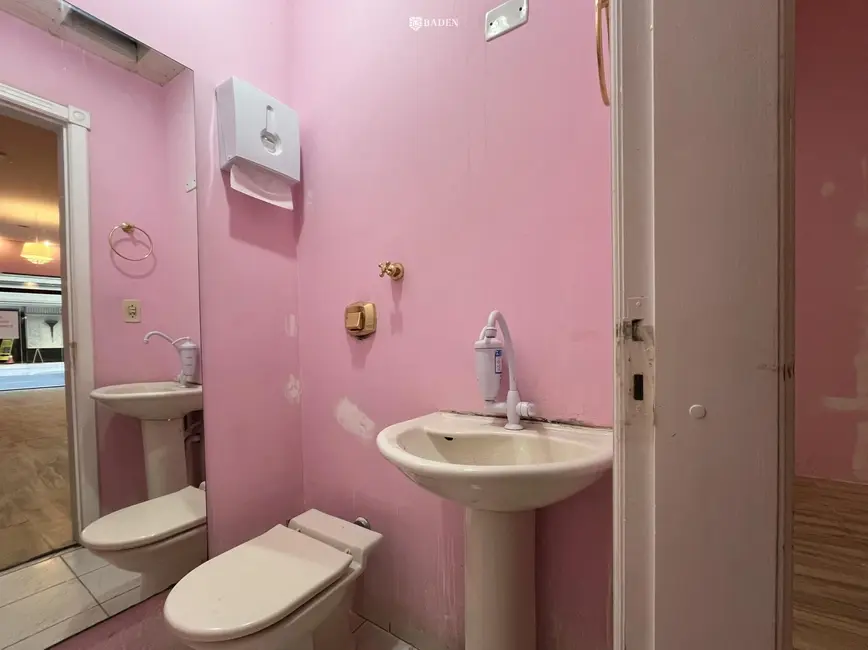 Foto 9 de Sala Comercial com 1 quarto para alugar, 41m2 em Centro, Balneario Camboriu - SC