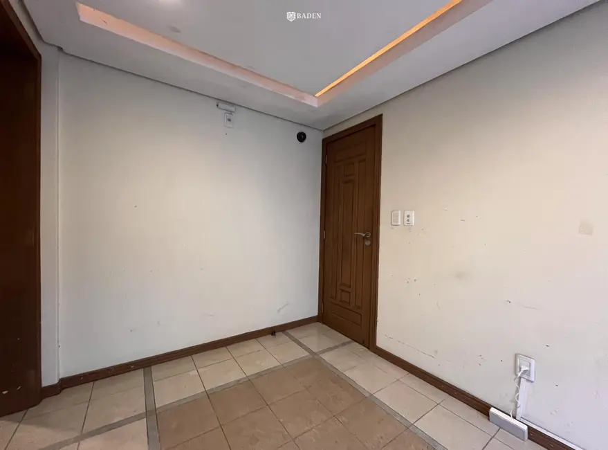 Foto 2 de Prédio Inteiro com 8 quartos para alugar, 600m2 em Centro, Balneario Camboriu - SC