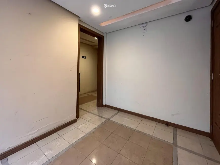 Foto 3 de Prédio Inteiro com 8 quartos para alugar, 600m2 em Centro, Balneario Camboriu - SC