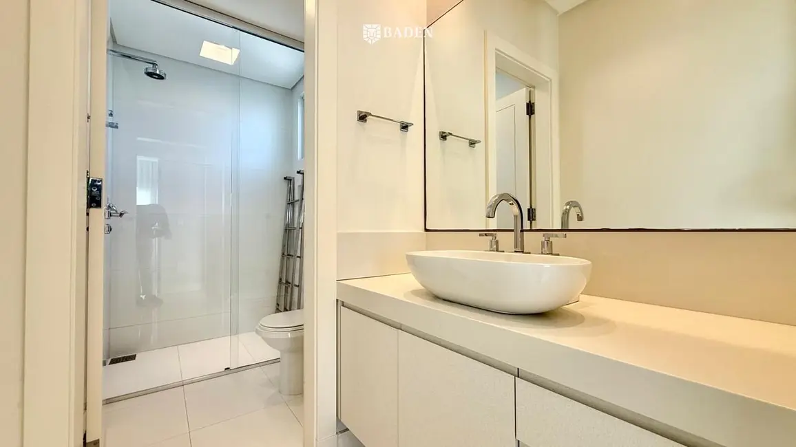Apartamento com 4 quartos à venda, 161m2 em Balneario Camboriu - SC - imagem 9 Foto 9 de Apartamento com 4 quartos à venda, 161m2 em Balneario Camboriu - SC