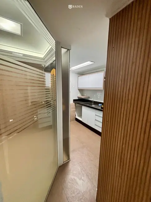 Sala Comercial com 1 quarto para alugar, 86m2 em Centro, Balneario Camboriu - SC - imagem 6 Foto 6 de Sala Comercial com 1 quarto para alugar, 86m2 em Centro, Balneario Camboriu - SC