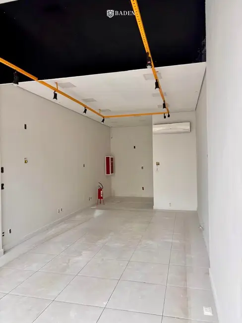 Foto 2 de Sala Comercial para alugar, 36m2 em Centro, Balneario Camboriu - SC