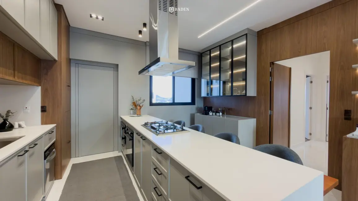 Apartamento com 3 quartos à venda, 134m2 em Centro, Balneario Camboriu - SC - imagem 8 Foto 8 de Apartamento com 3 quartos à venda, 134m2 em Centro, Balneario Camboriu - SC