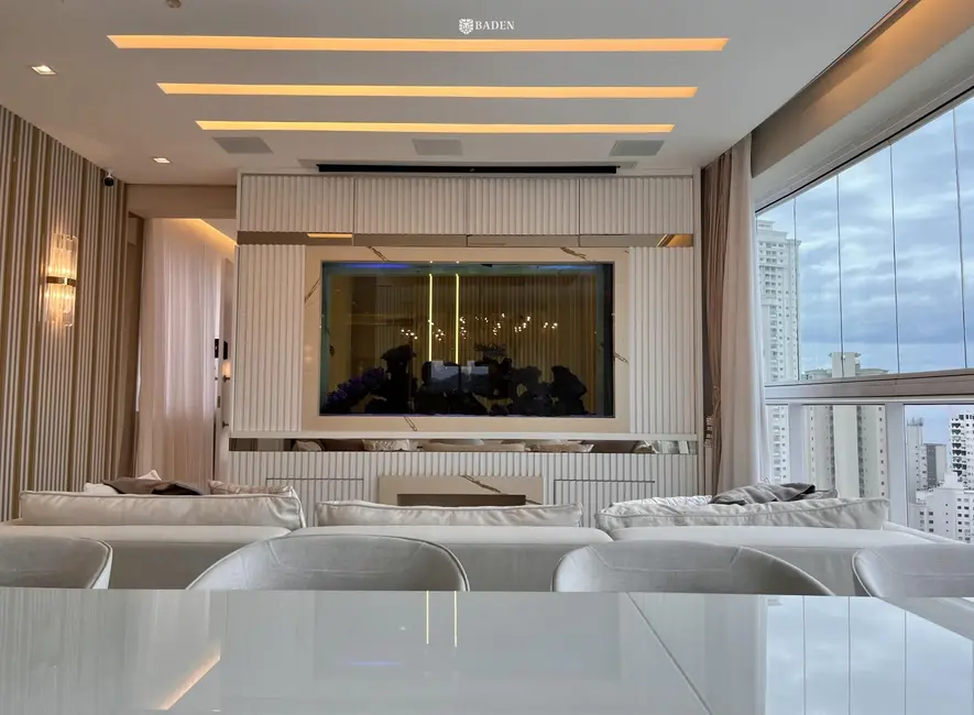 Cobertura com 4 quartos para alugar, 250m2 em Centro, Balneario Camboriu - SC - imagem 9 Foto 9 de Cobertura com 4 quartos para alugar, 250m2 em Centro, Balneario Camboriu - SC