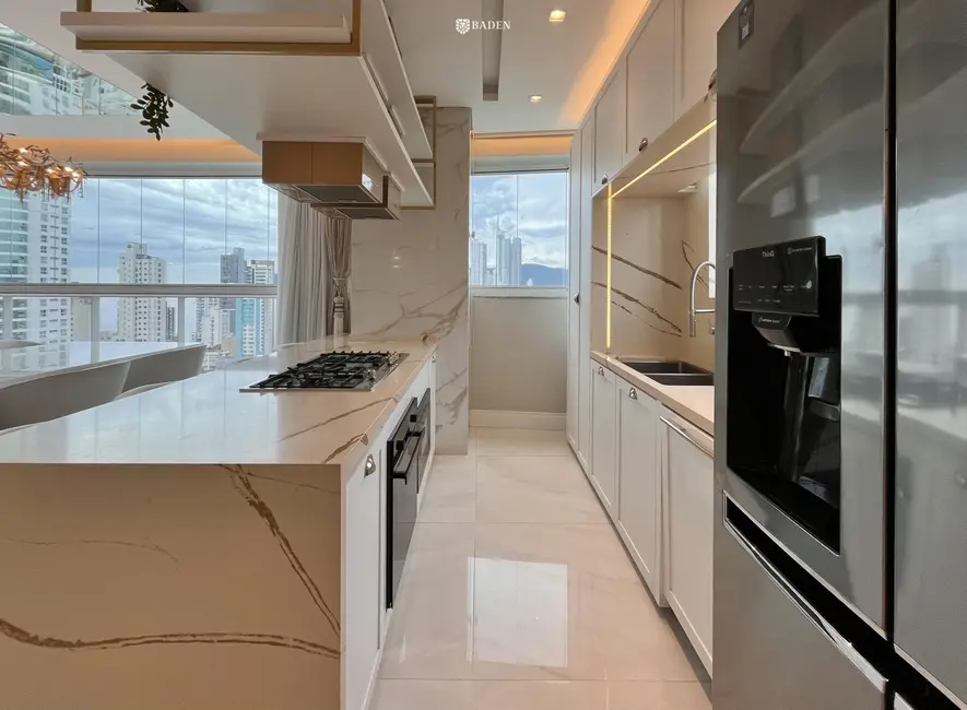 Cobertura com 4 quartos para alugar, 250m2 em Centro, Balneario Camboriu - SC - imagem 2 Foto 2 de Cobertura com 4 quartos para alugar, 250m2 em Centro, Balneario Camboriu - SC