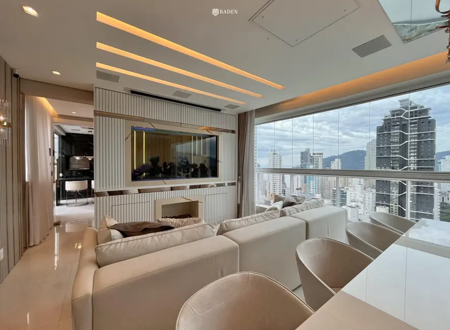 Cobertura com 4 quartos para alugar, 250m2 em Centro, Balneario Camboriu - SC - imagem 4 Foto 4 de Cobertura com 4 quartos para alugar, 250m2 em Centro, Balneario Camboriu - SC