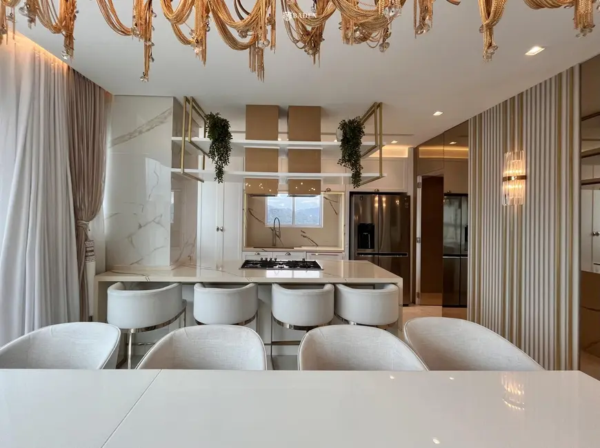 Cobertura com 4 quartos para alugar, 250m2 em Centro, Balneario Camboriu - SC - imagem 5 Foto 5 de Cobertura com 4 quartos para alugar, 250m2 em Centro, Balneario Camboriu - SC