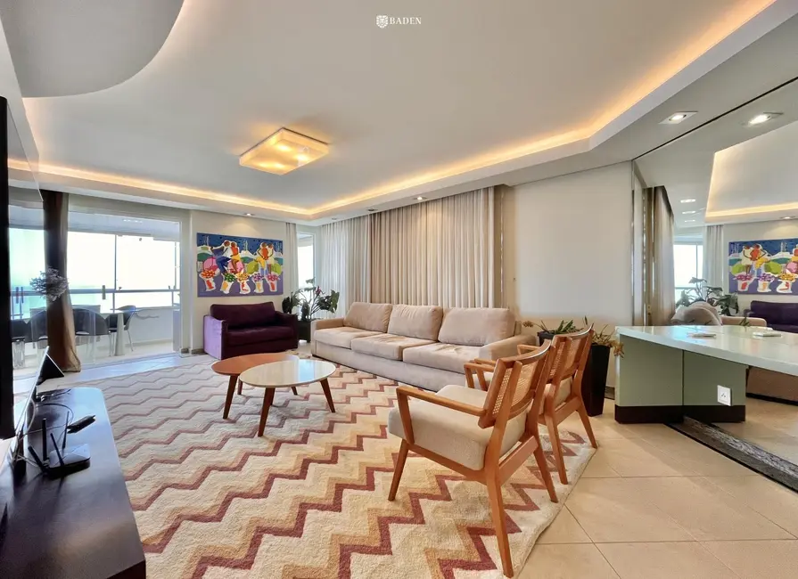 Apartamento com 4 quartos para alugar, 209m2 em Centro, Balneario Camboriu - SC - imagem 5 Foto 5 de Apartamento com 4 quartos para alugar, 209m2 em Centro, Balneario Camboriu - SC